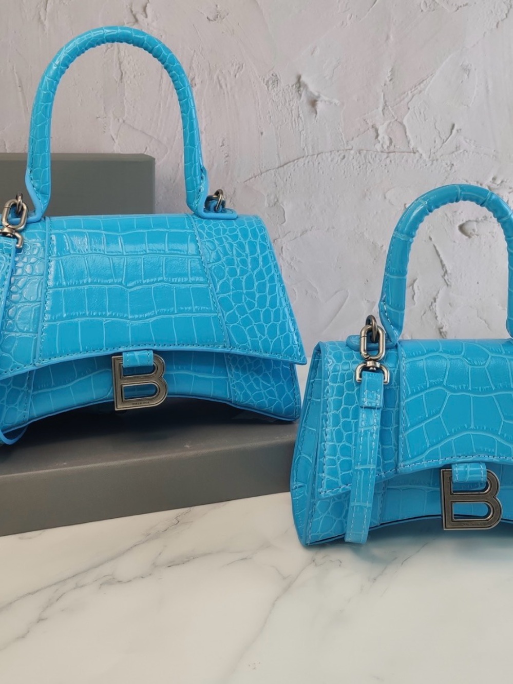 Balenciaga B-Buzz Top Handle Bag &mini set 

Luxury X Style = Balenciaga